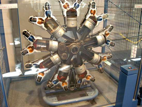 星形エンジンのカットモデル