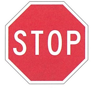 「STOP(止まれ)」の標識