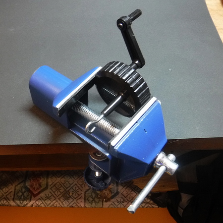 The small bench vice is fixed to your desk and holds the rubber winder firmly.